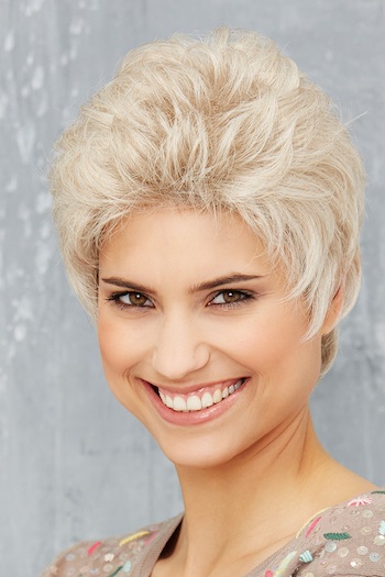 Perruque cheveux courts decoiffes blonds fibres portrait