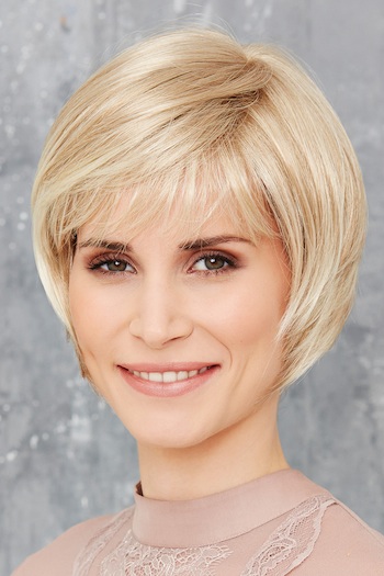 Perruque cheveux courts raides blonds fibres portrait