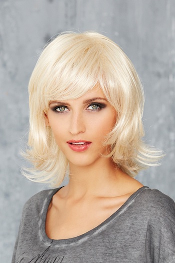 Perruque cheveux mi-longs ondules blonds fibres portrait